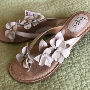 Leather flower sandals (with big toe separation)